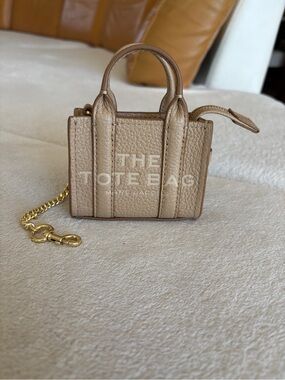 Marc Jacobs Nano Tote charm- Caramel